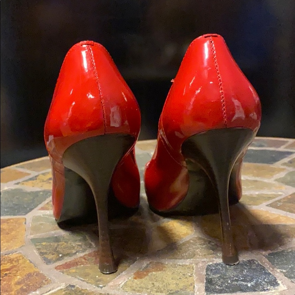 BCBG candy apple red patent leather pumps size 7.5 - Picture 2 of 5